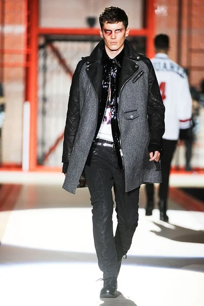 Look 28